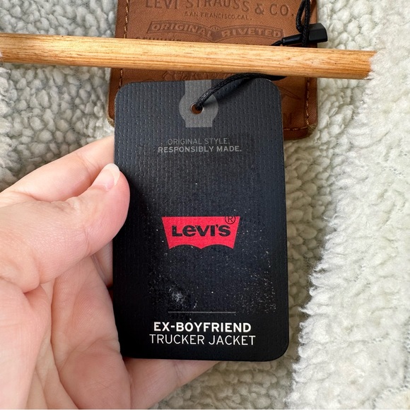 Levi’s Ex Boyfriend Trucker Sherpa Denim Jacket - Picture 11 of 13